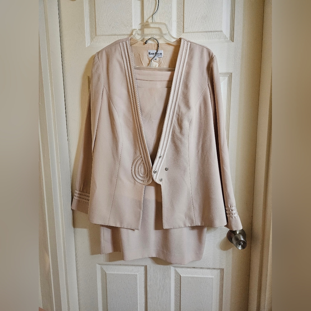 Karen MILLER Cream Blazer with Shawl Collar and Relaxed Fit
